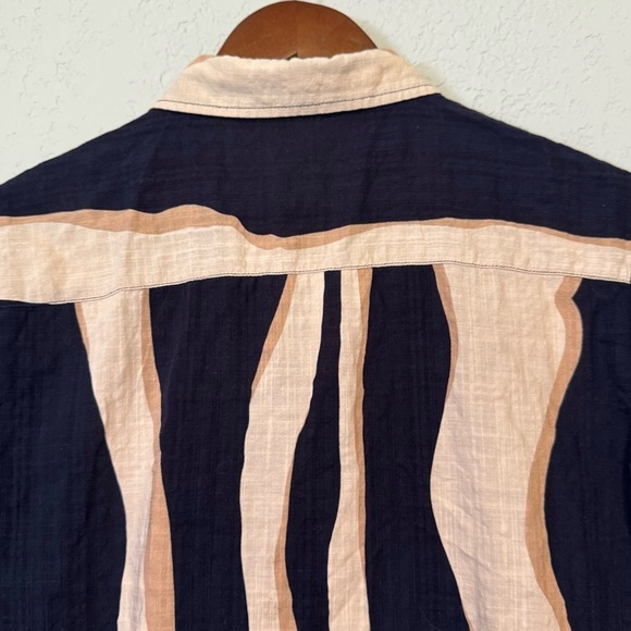 Men's Vatpave Navy Blue and Tan Casual Groovy Short Sleeve Button Down Shirt - Picture 8 of 8